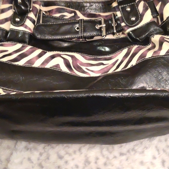 Black and White Zebra Print Handbag - Picture 3 of 7